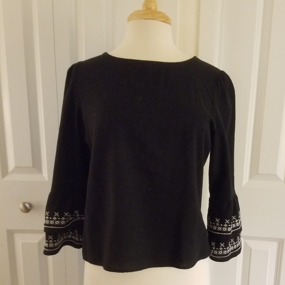 ZARA BASICS Bell-sleeved blouse w. embroider